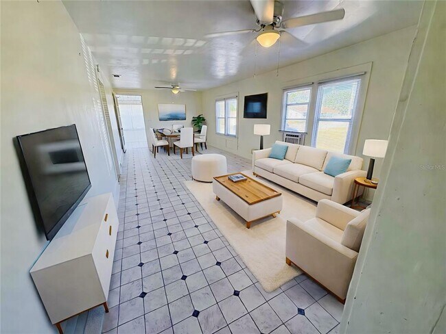 Photo - 2320 Crest Dr