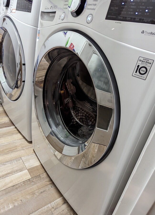 Photo - 15931 Tuba St