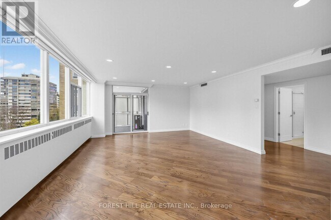 Photo - 561 Avenue Rd