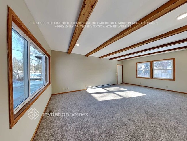 Photo - 2944 Albert St N