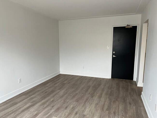 Photo - 21 Stirling Ave S Unit 8