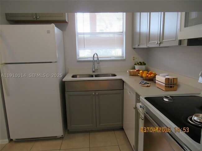 8400 Sunrise Lakes Blvd Unit 106
