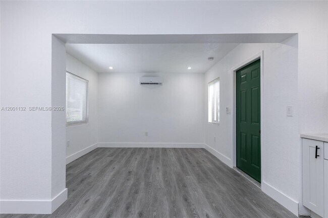 Photo - 6125 SW 40th Ct Unit 4