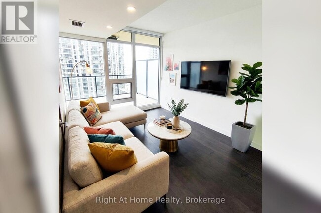 Photo - 1 Concord Cityplace Wy Unité 1907