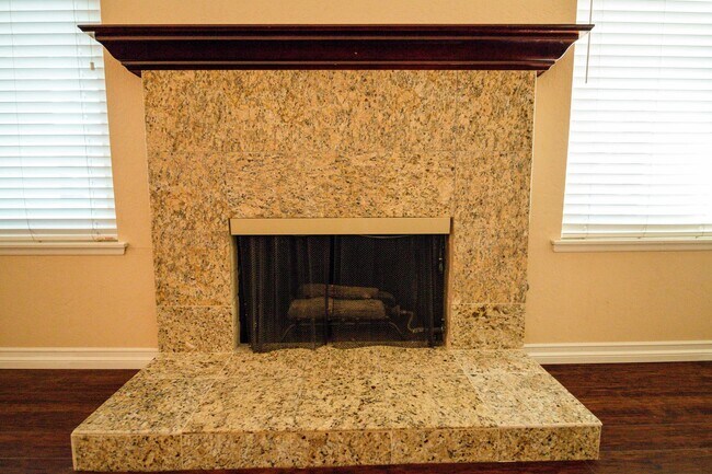 Photo - Spacious 4 Bed / 2 Bath Pool Home in Prime Corona Location!