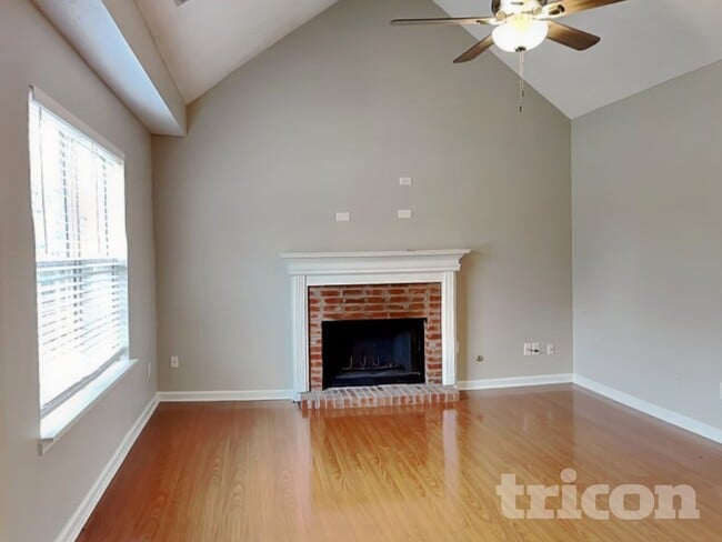 Photo - 5005 Hyacinth Ln