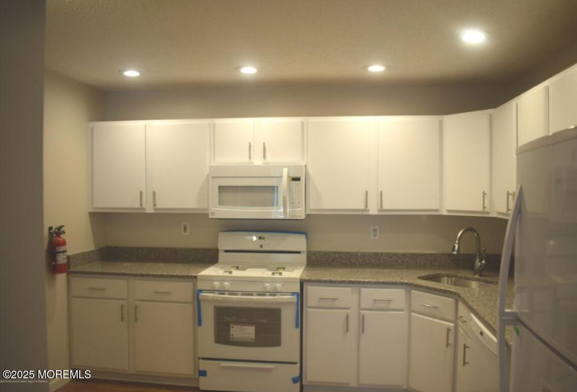 Photo - 225 Tulip Ln
