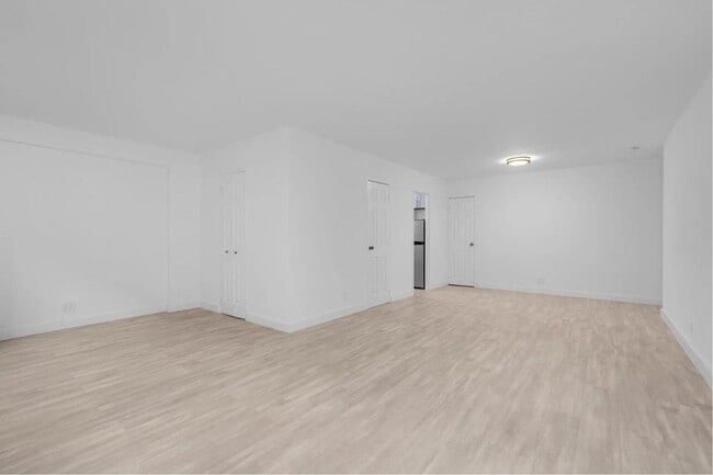 Photo - 321 E 48th St