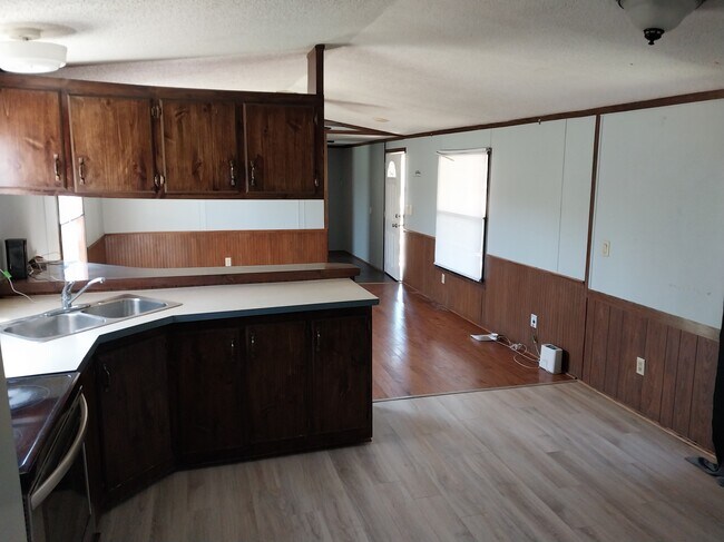 Photo - 211 Duchess Dr