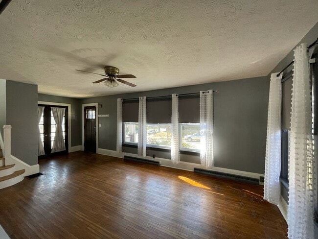 Photo - Three bedroom one bathroom home for rent