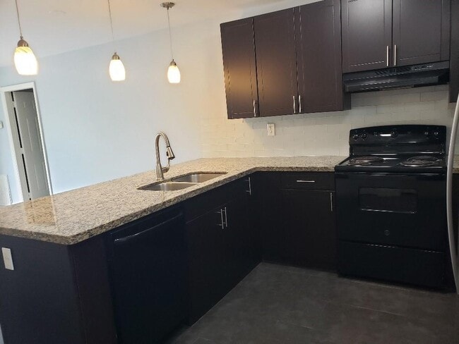 Building Photo - 4392 Riverside Dr Rental