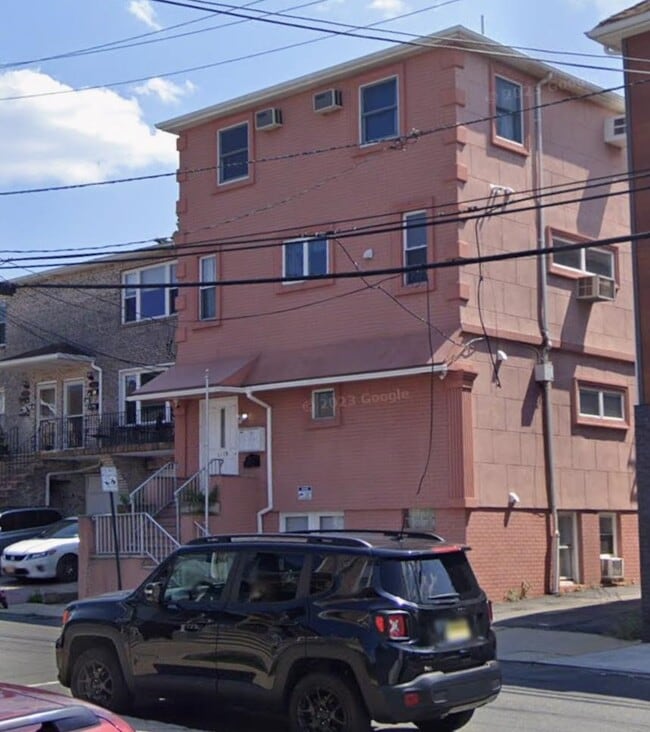 Building Photo - 1319 73rd St Unit 4