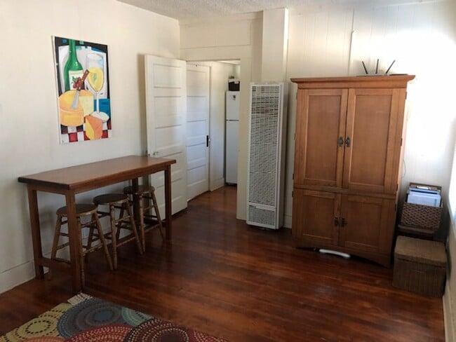 Building Photo - Jeffrey and Foothill Properties Unit Jeffrey 123