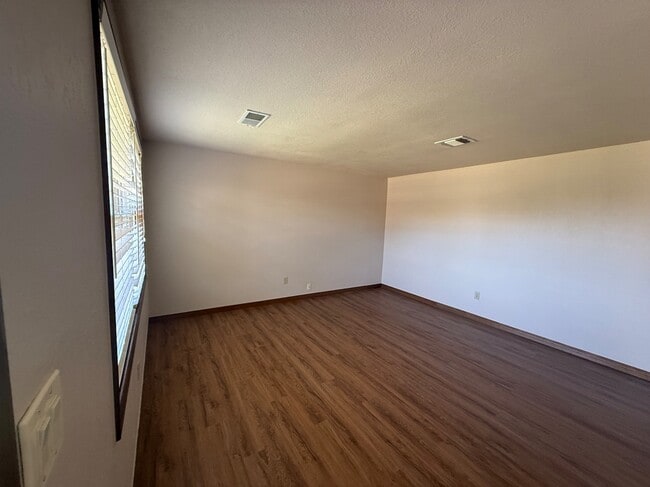 Photo - 1015 Swan Lake Ct