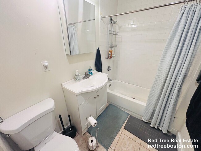 32 Edgerly Rd Unit 1