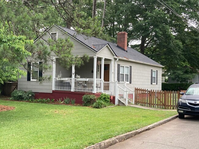 Building Photo - 940 East Lake Dr