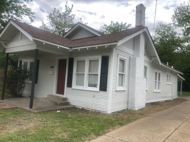 1211 Monroe St