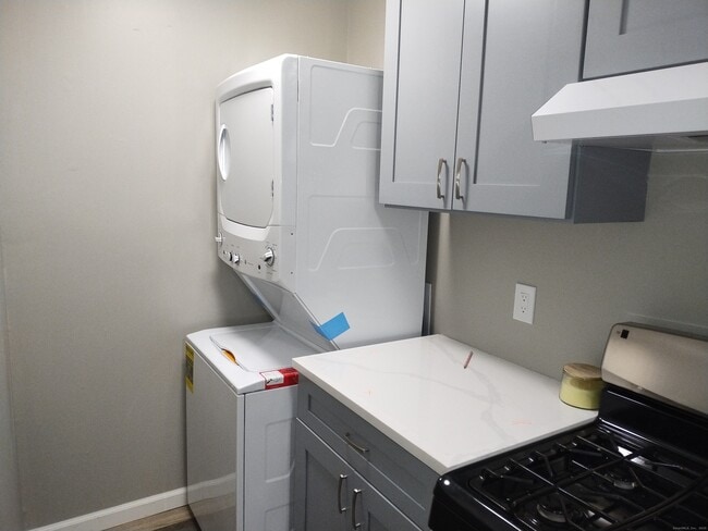 Photo - 48 Dupont Pl