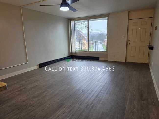 Photo - 2331 E Market St Unidad 306