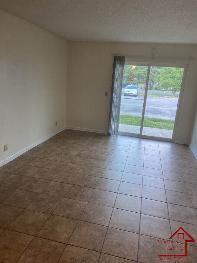 Photo - 235 Vinewood Rd Unidad D1