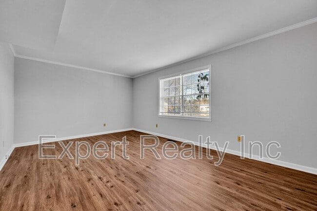 Photo - 822 Linbard Ln