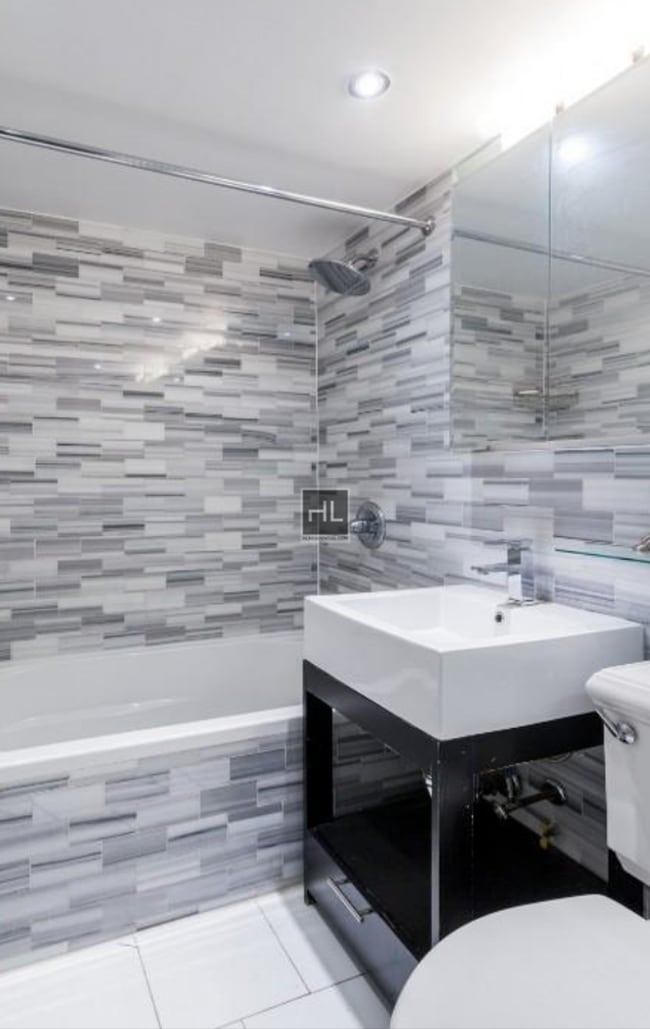 Photo - E 26TH ST. Unidad 5D