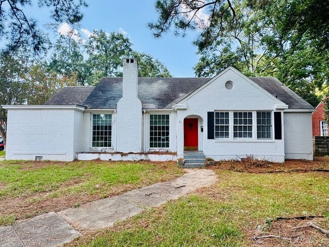 Building Photo - Charming 5-Bedroom Home with In-Law Suite ...