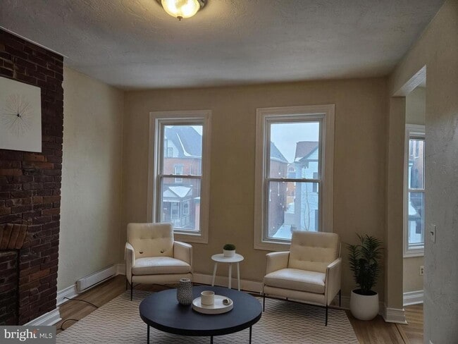 Building Photo - 246 S St Clair St Unit 2