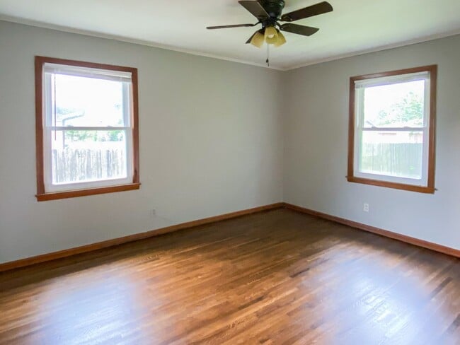 Photo - 404 S Garnett Rd