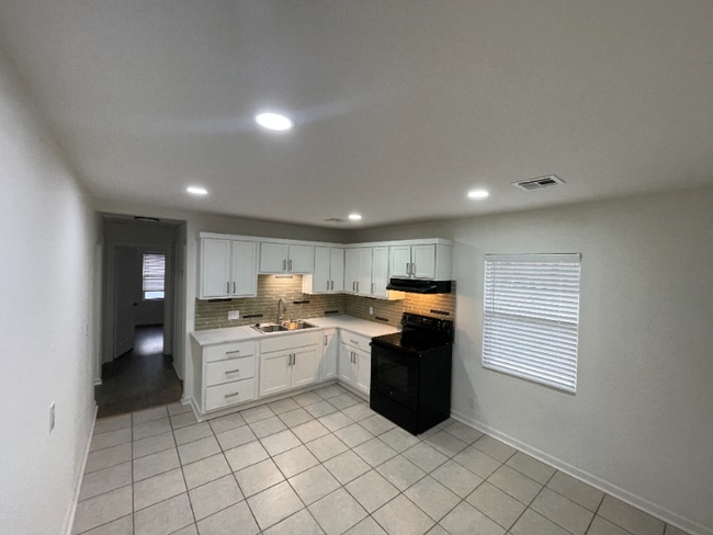 Photo - 1526 N Oswego Ave