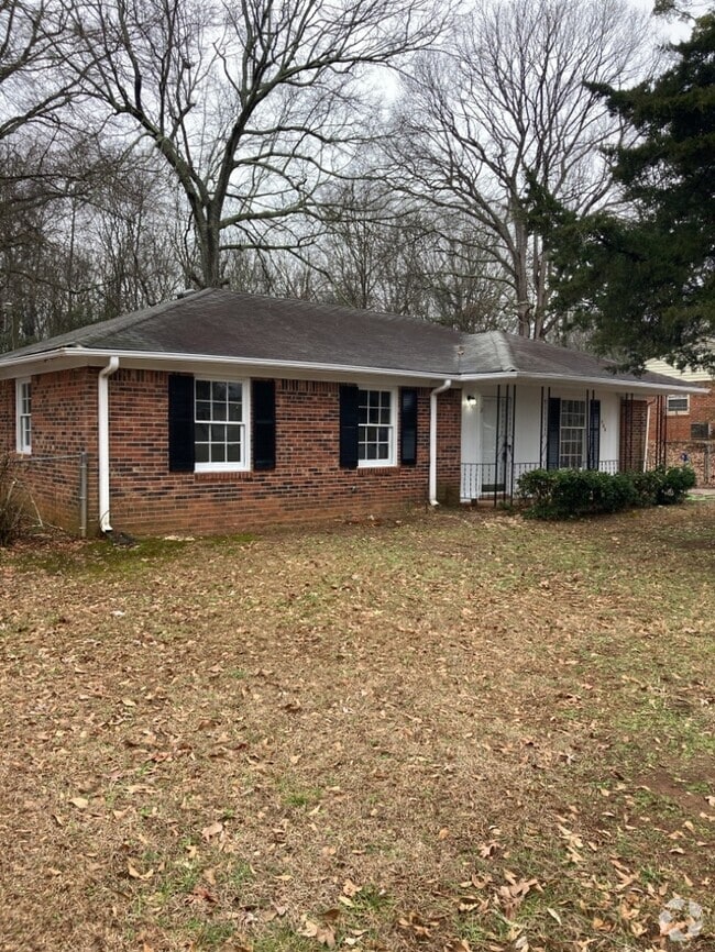 Building Photo - 3 Bedroom in Greenville Rental