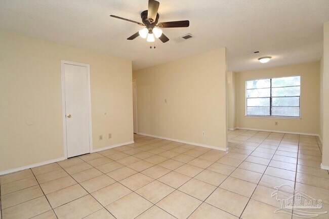 Photo - 405 Cornwall Cir