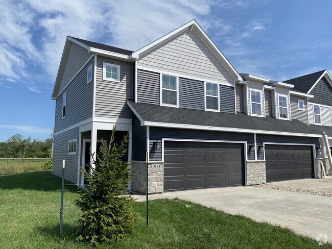 Building Photo - Grand Valley Townhomes