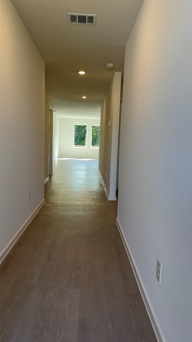 Photo - 327 Parkin Ct