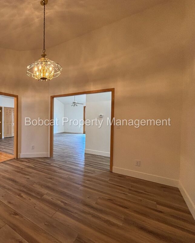 Photo - 1300 Bridle Way