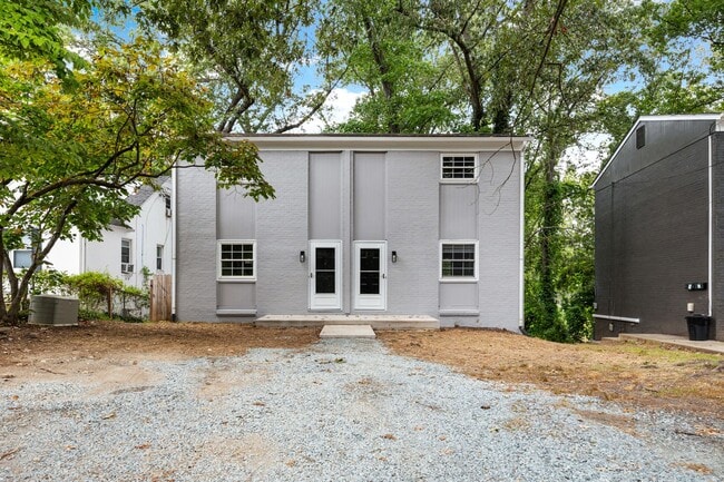 Building Photo - Newly Renovated 2 Bedroom, 1 Bath Duplex within walking Distance to UVA! Unit A