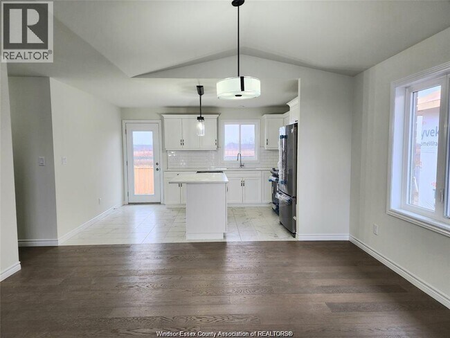 Photo - 1045 Aspen Ridge Cres