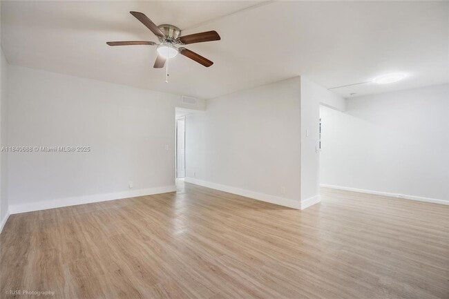 Building Photo - 200 SW 132nd Way Unit 210L Rental