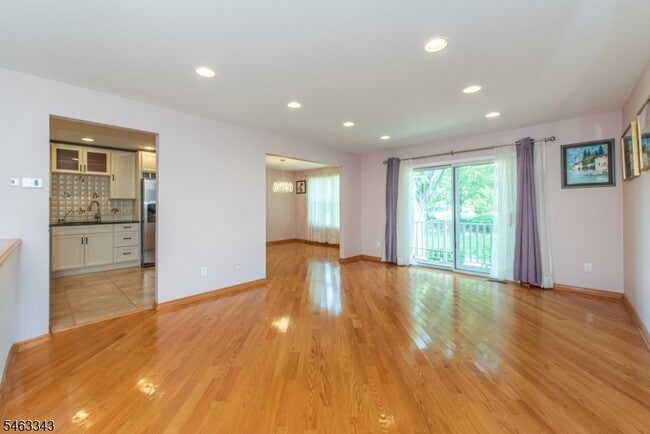 3 Jennifer Dr