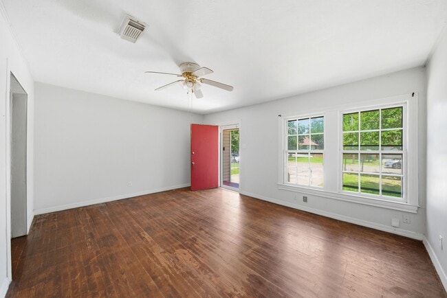 Photo - 410 Live Oak St