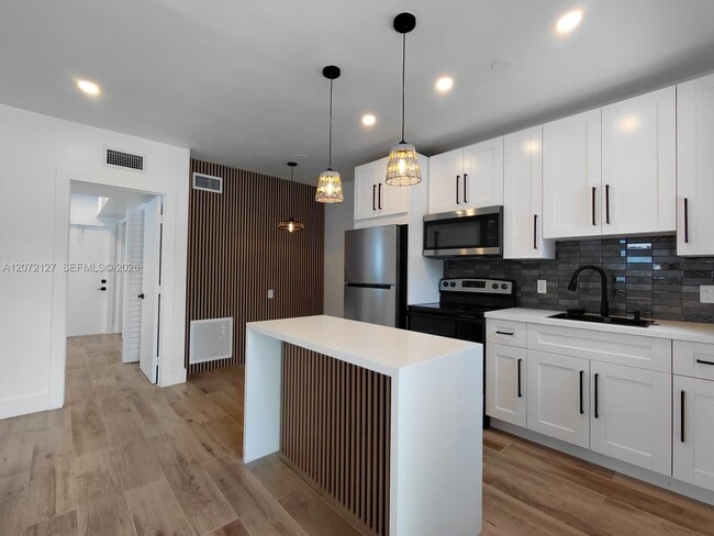 Building Photo - 1430 NW 45th St Unit 1