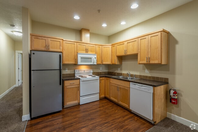 4BR, 3BA - 1,472SF - Kitchen - 1755-1777 Mill St
