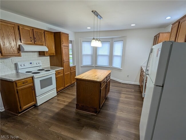 Photo - 616 Maple Ave NW