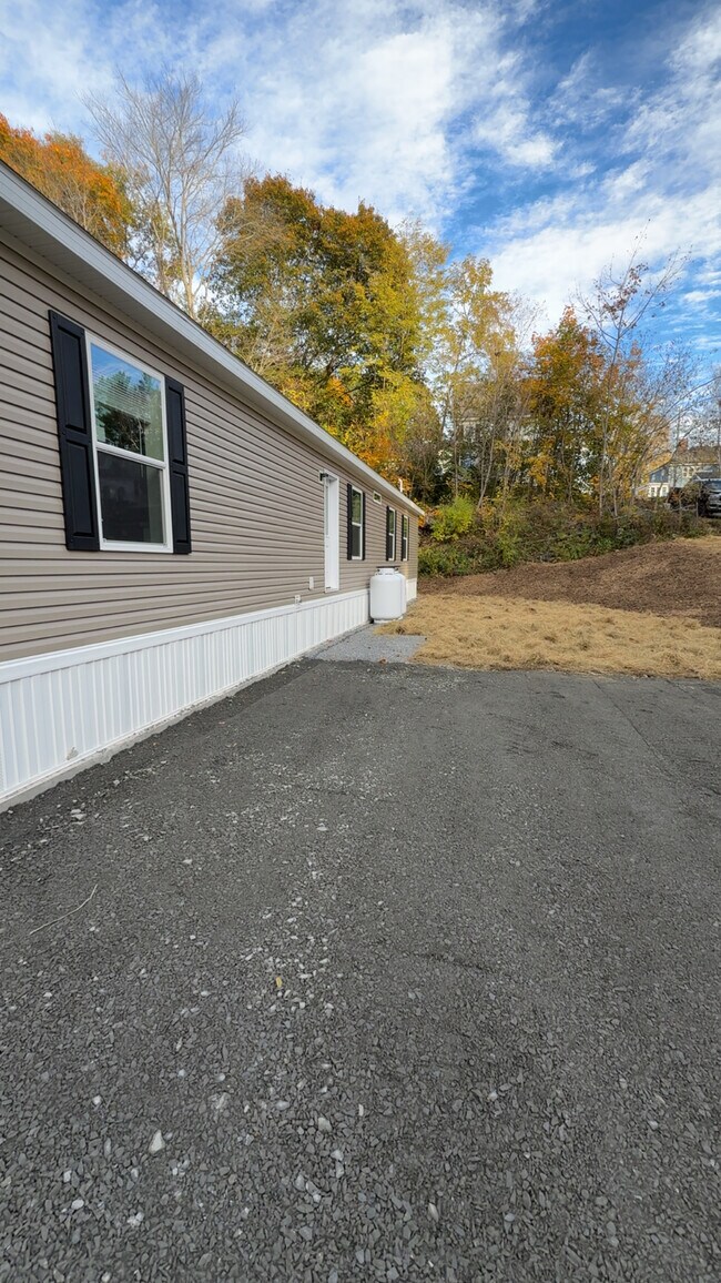 Building Photo - 18 Abbott St Unit 1