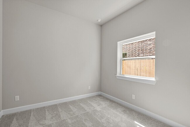 Photo - 139 Amaranth Wy