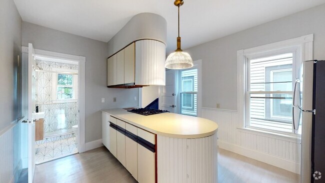 Building Photo - Massive 5 Bed Rental