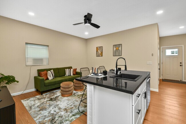 Photo - 1220 E Pacific St Unidad 8b