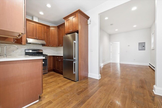 Photo - 202 Bowers St