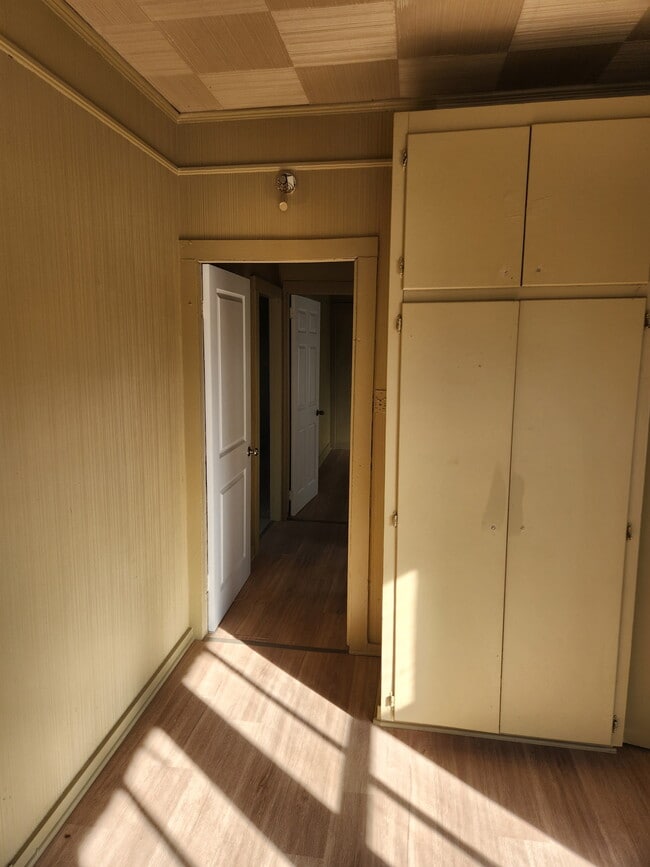 Photo - 1002 La Pl Ave