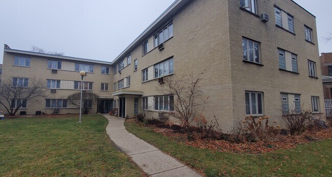 Building Photo - 6316 N Paulina St Unit 2A